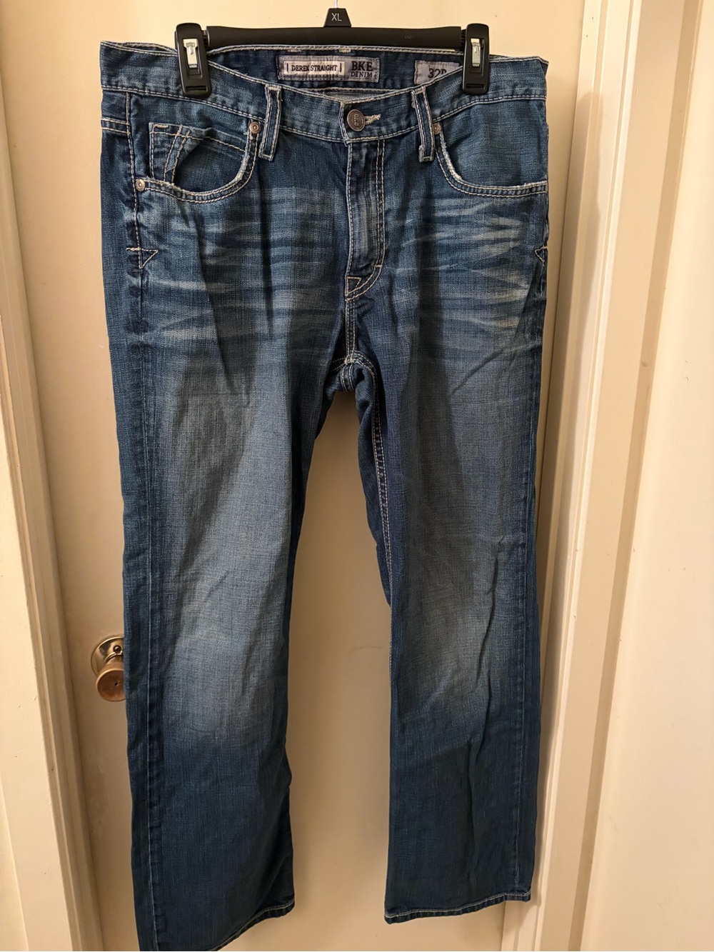 BKE Men’s Medium Blue Straight Jeans